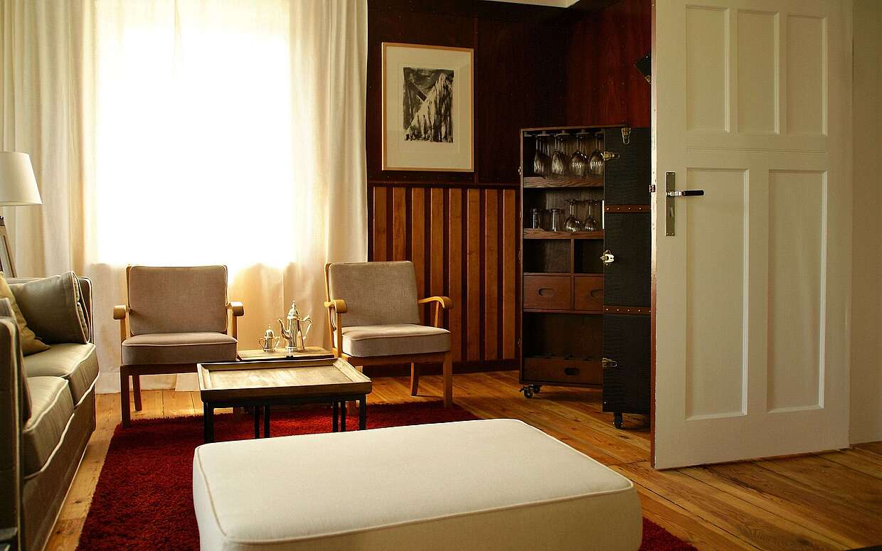 Jeder Raum scheint einem Motto zu unterliegen. Das Jagdzimmer scheint sich Anleihen bei exklusiven Clubs zu nehmen.