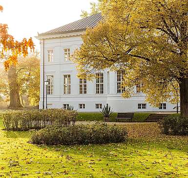 Schloss Neuhardenberg im Herbst