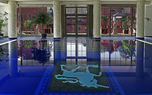 Schwimmbad im Lakeside Burghotel zu Strausberg