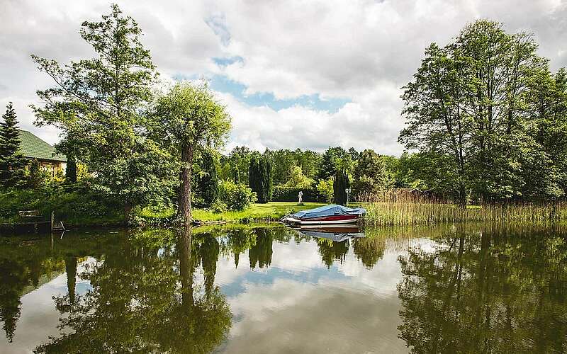 



    
        
                Floßtour bei Fürstenberg/Havel,
            
        
                Foto: blickgewinkelt/Inka Chall
            
    
