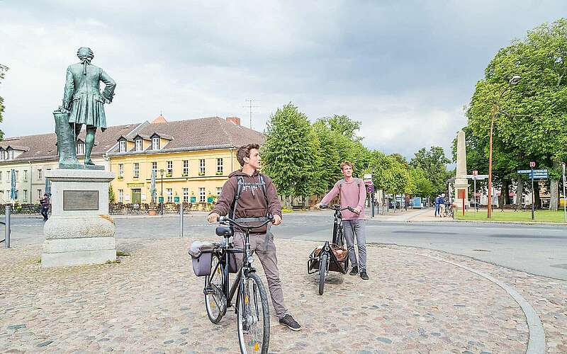 



    
        
                Radler in Rheinsberg,
            
        
                Foto: TMB Tourismus-Marketing Brandenburg GmbH/Steffen Lehmann
            
    
