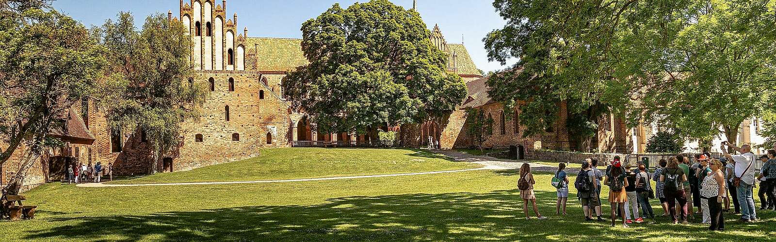 Gruppenführung durch das Kloster Neuzelle,
            
        
                Foto: TMB Tourismus-Marketing Brandenburg GmbH/Steffen Lehmann