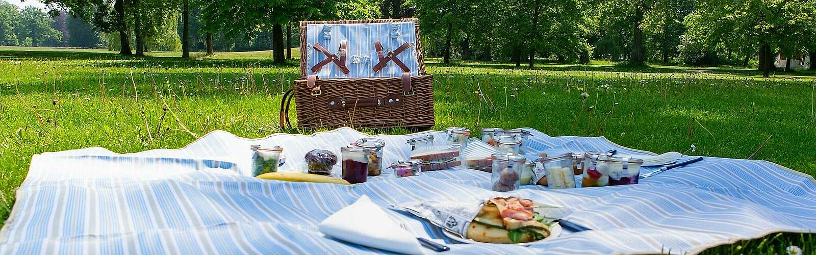 Picknick im Park Schloss Neuhardenberg,
            
        
                Foto: TMB Tourismus-Marketing Brandenburg GmbH/Steffen Lehmann