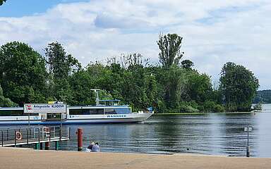 Die Fähre Wannsee im Hafen Kladow
