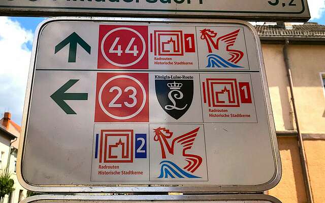 Knotenpunkt-Wegweiser in Gransee im Ruppiner Seenland