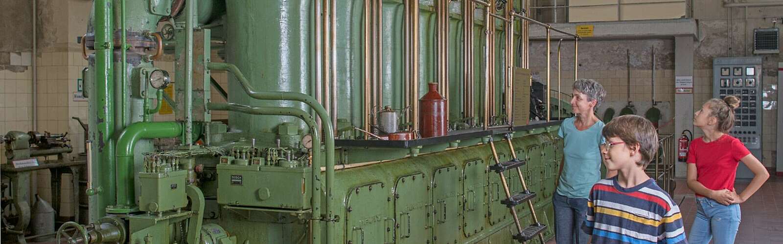 Dieselmotor im Sender- und Funktechnikmuseum Königs Wusterhausen,
            
        
                
                
                    Foto: Nada Quenzel
