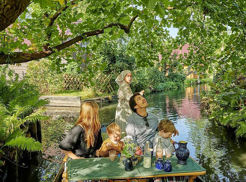 Kahnfahrt im Kanal