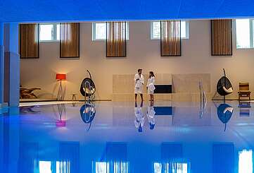 Paar im Wellnessbereich