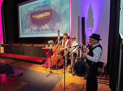 Bühne im Haus Schwärzetal während der Provinziale in Eberswalde