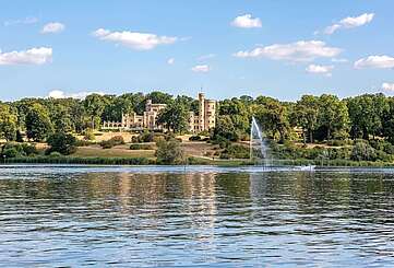 Schloss Babelsberg mit Fontäne