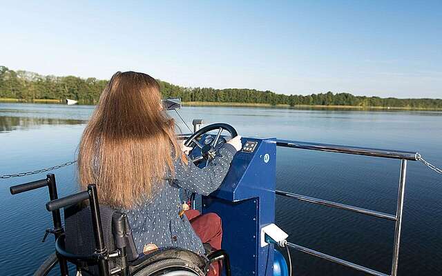 Barrierefreie Hausboottour mit dem Febomobil im Ruppiner Seenland