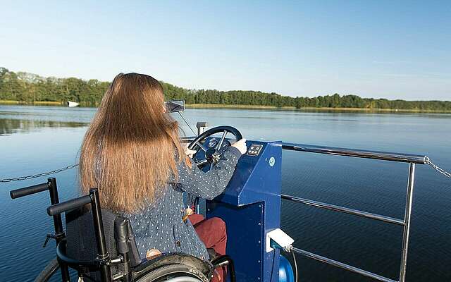 Barrierefreie Hausboottour mit dem Febomobil im Ruppiner Seenland
