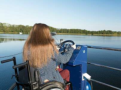 Barrierefreie Hausboottour mit dem Febomobil im Ruppiner Seenland