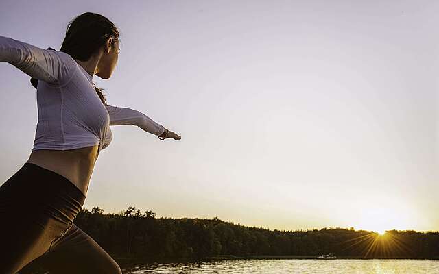 Yoga mit Blick auf den See