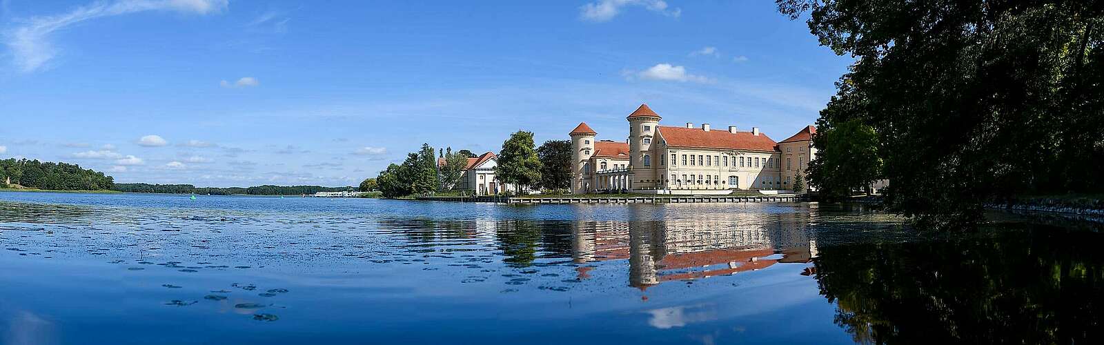 Schloss Rheinsberg am Grienericksee,
            
        
                Foto: TMB Tourismus-Marketing Brandenburg GmbH/Wolfgang Ehn