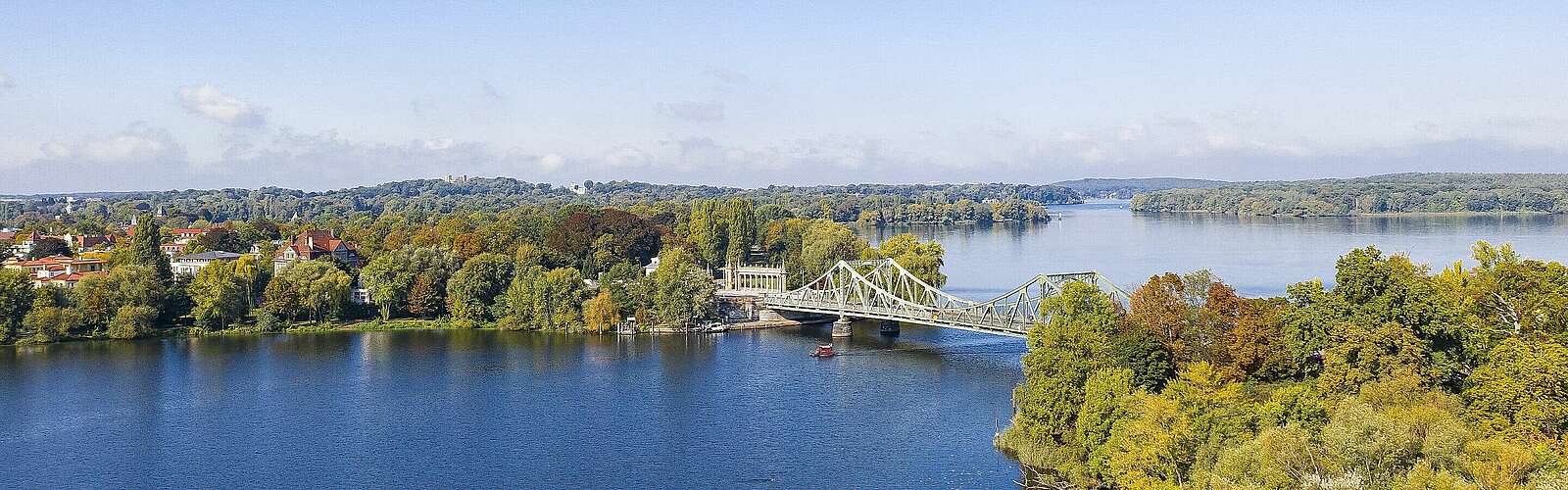 Glienicker Brücke,
            
        
                Foto: TMB Tourismus-Marketing Brandenburg GmbH/Steffen Lehmann