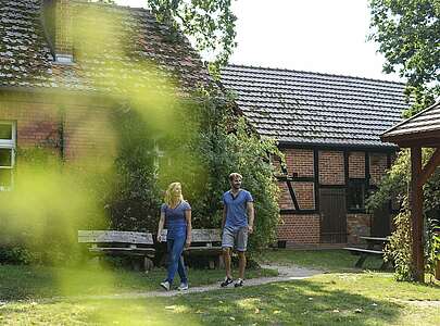 Besucher am NaturParkHaus Stechlin in Menz