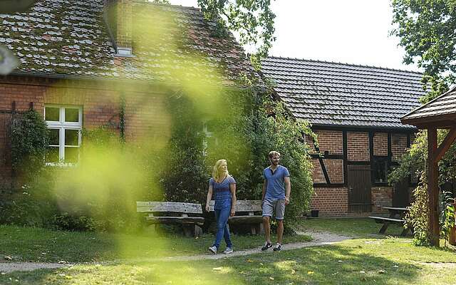 Besucher am NaturParkHaus Stechlin in Menz
