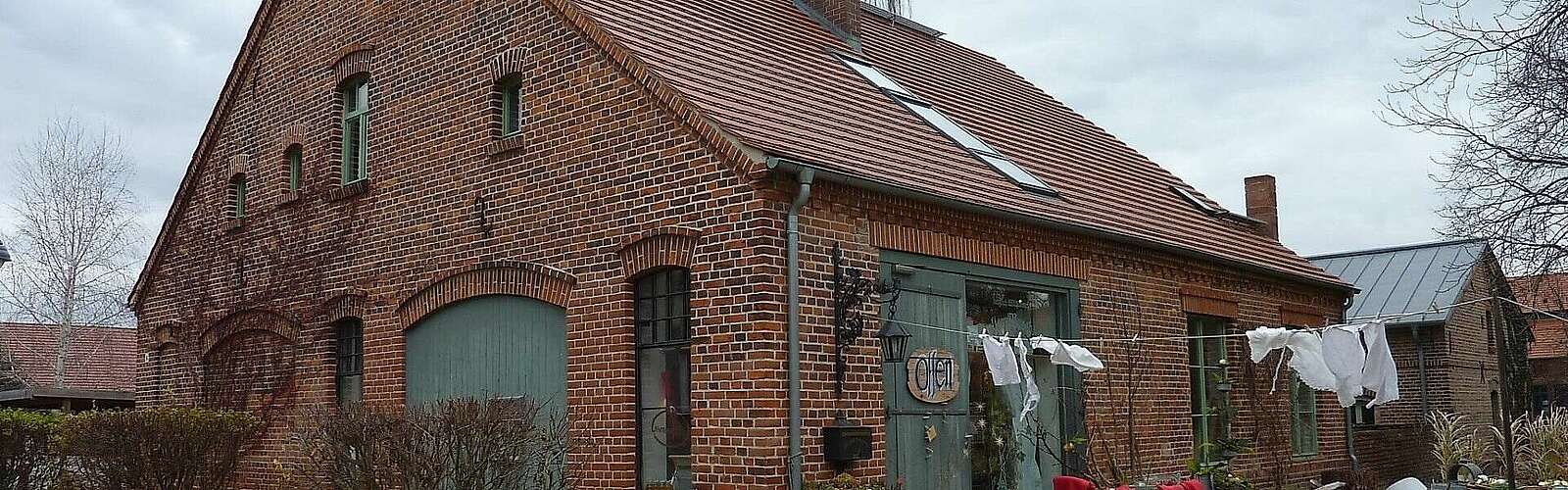 Außenansicht des alten Waschhauses in Ribbeck,
            
        
                Foto: TMB Tourismus-Marketing Brandenburg GmbH/Ronald Keusch