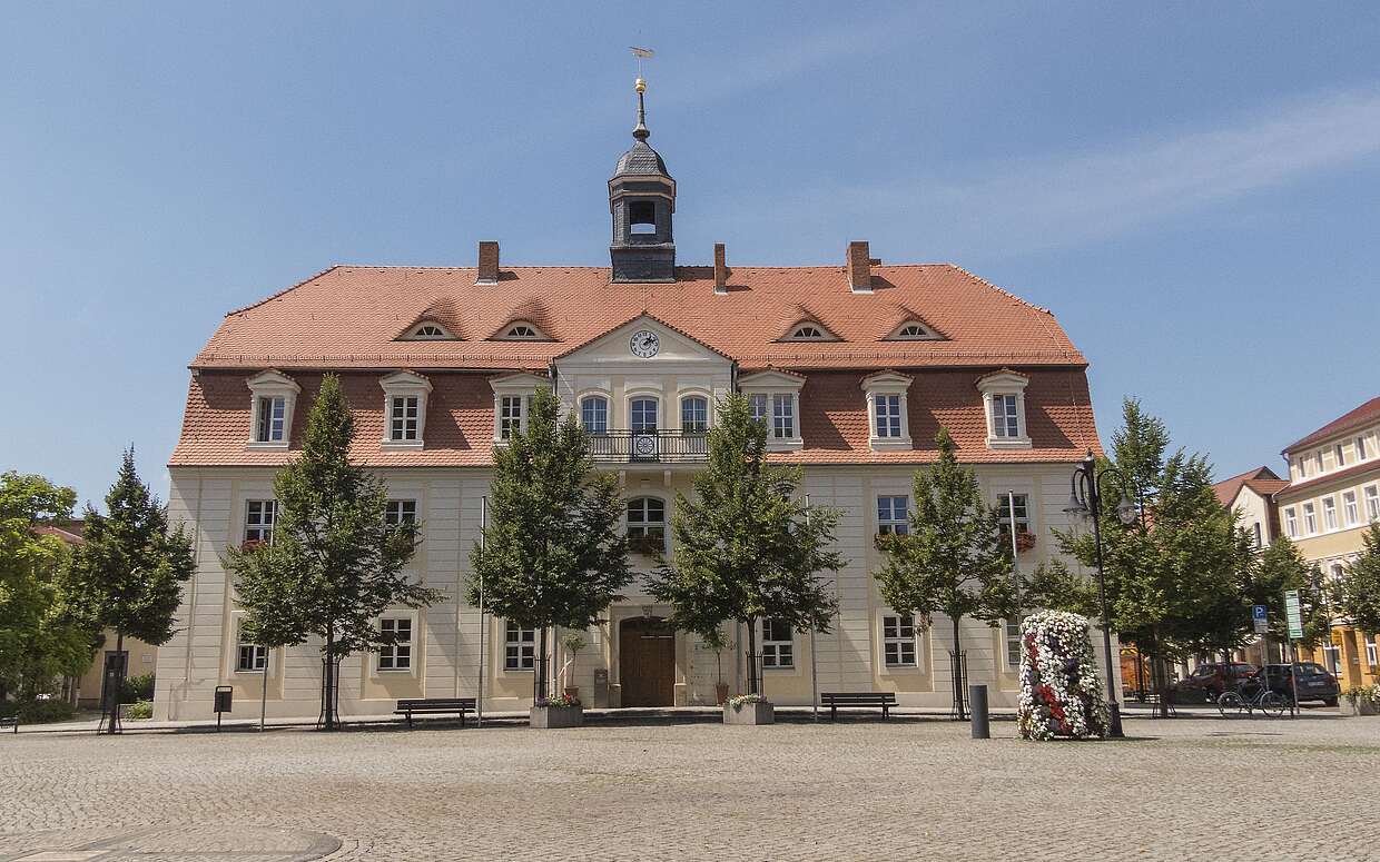Das Rathaus am Marktplatz von Bad Liebenwerda.