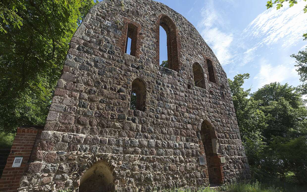 Vom Kloster sind nur noch wenige Ruinen verblieben.