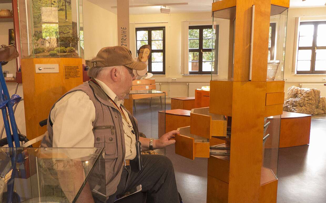 Lesen, hören und tasten: Die Ausstellung im Naturparkhaus.