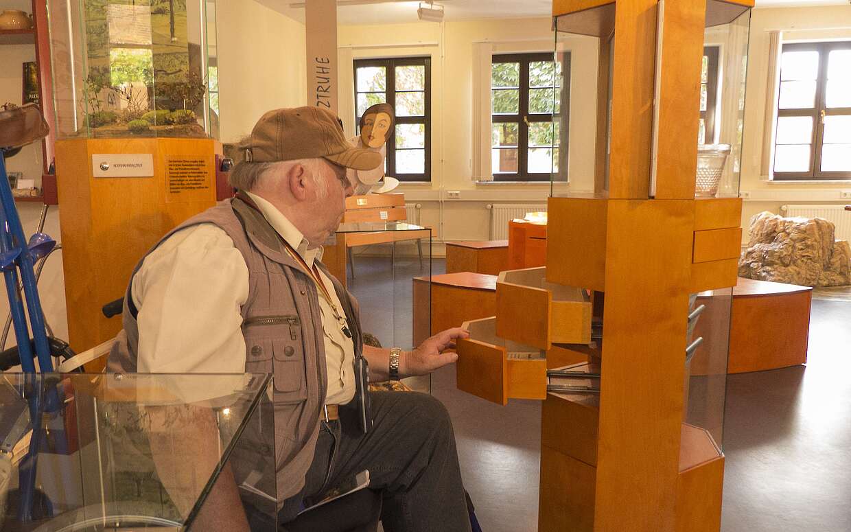 Lesen, hören und tasten: Die Ausstellung im Naturparkhaus.