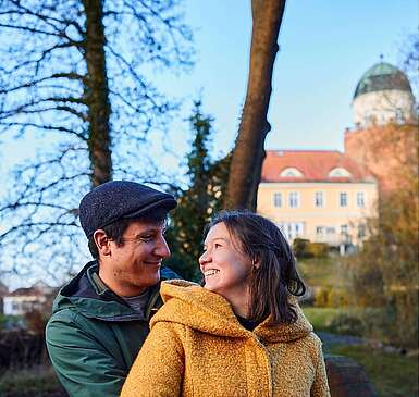 Paar vor dem ahead hotel