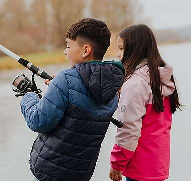 Kinder angeln am Finowkanal