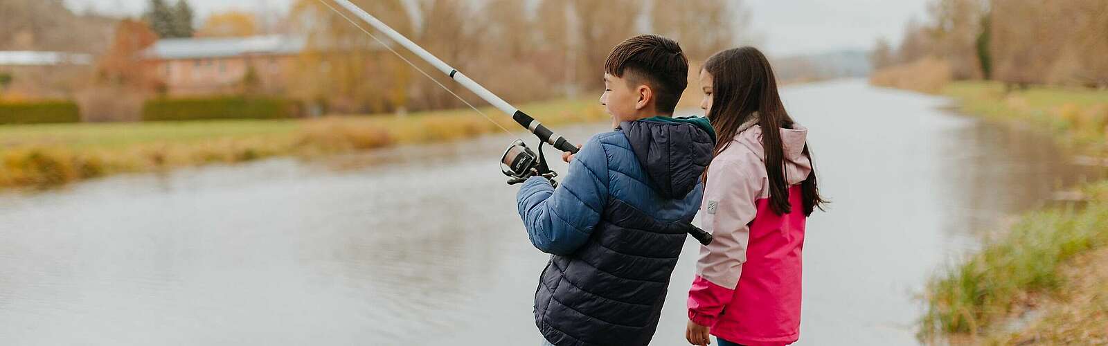 Kinder angeln am Finowkanal,
        
    

        Foto: Fotograf / Lizenz - Media Import/Julia Nimke