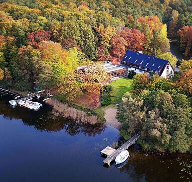 Luftbild Seehotel Ichlim im Herbst