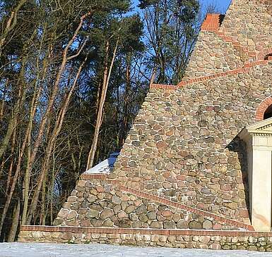Die Feldsteinpyramide von Garzau