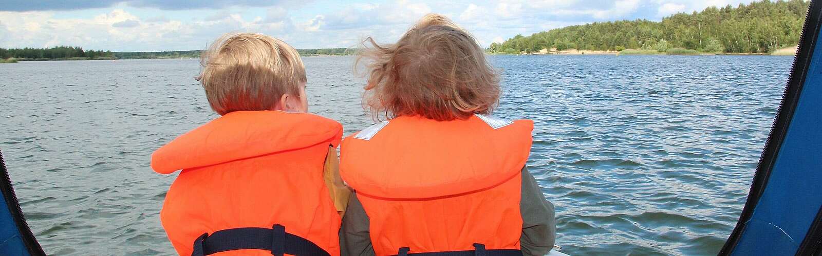 Bootstour mit Kindern auf dem Senftenberger See,
            
        
                Foto: TMB Tourismus-Marketing Brandenburg GmbH/Sophie Lüttich