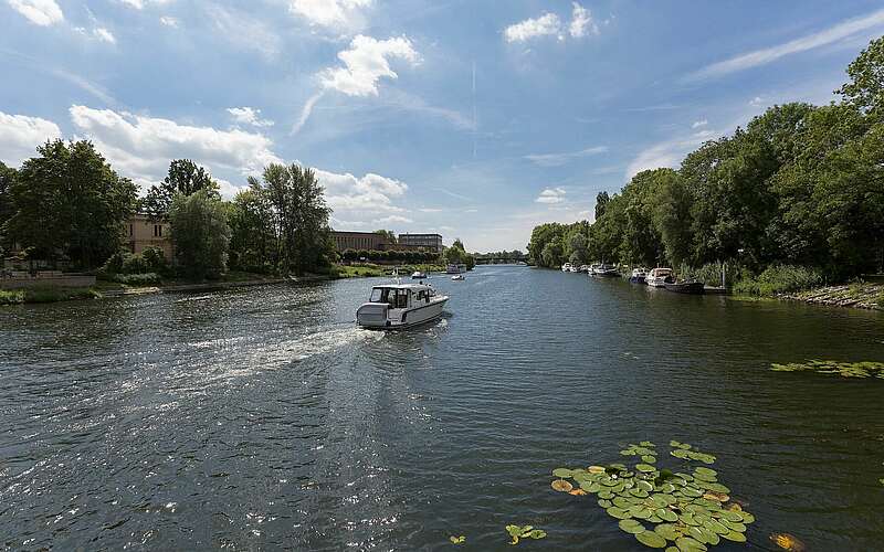 



    
        
                Mit dem Boot unterwegs in Brandenburg an der Havel,
            
        
                Foto: TMB Tourismus-Marketing Brandenburg GmbH/Steffen Lehmann
            
    
