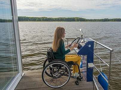 Barrierefreie Hausboottour mit dem Febomobil im Ruppiner Seenland