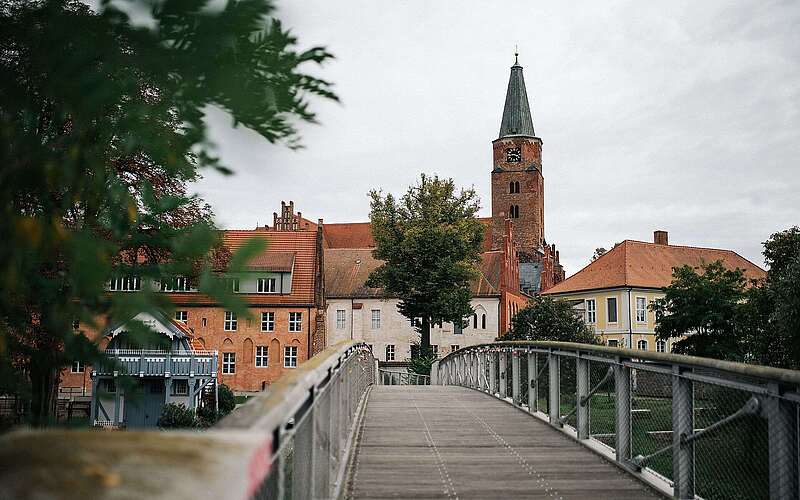 Brücke Blickrichtung Dom St. Peter und Paul