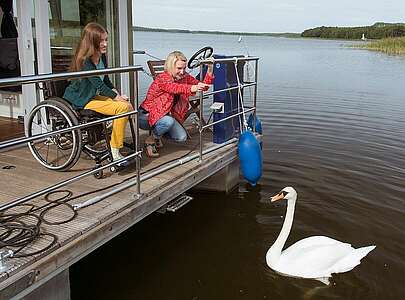 Barrierefreie Hausboottour mit dem Febomobil im Ruppiner Seenland
