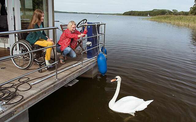 Barrierefreie Hausboottour mit dem Febomobil im Ruppiner Seenland