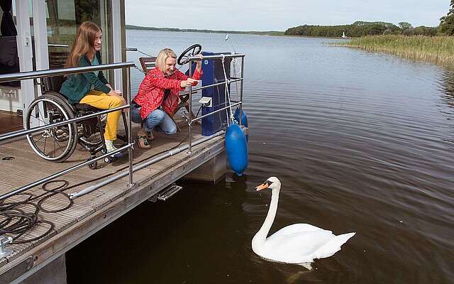 Barrierefreie Hausboottour mit dem Febomobil im Ruppiner Seenland