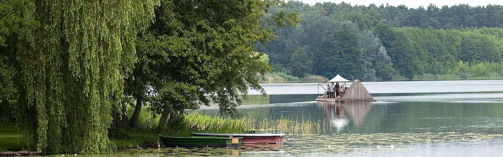 Floß auf Oberpfuhlsee bei Lychen
