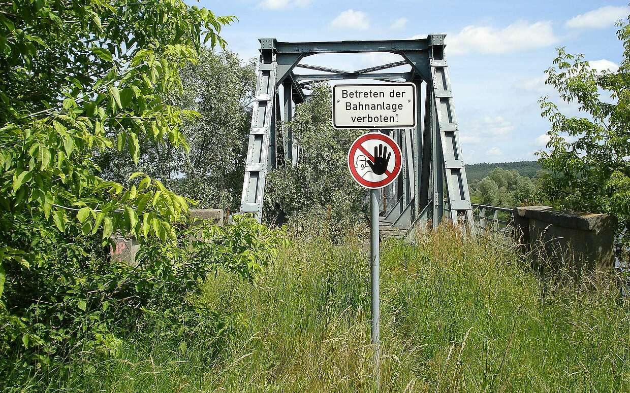 Grenzerfahrung: Alte Eisenbahnbrücke bei Bienenwerder zwischen Deutschland und Polen