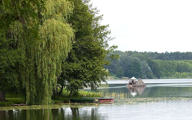 Floß auf Oberpfuhlsee bei Lychen