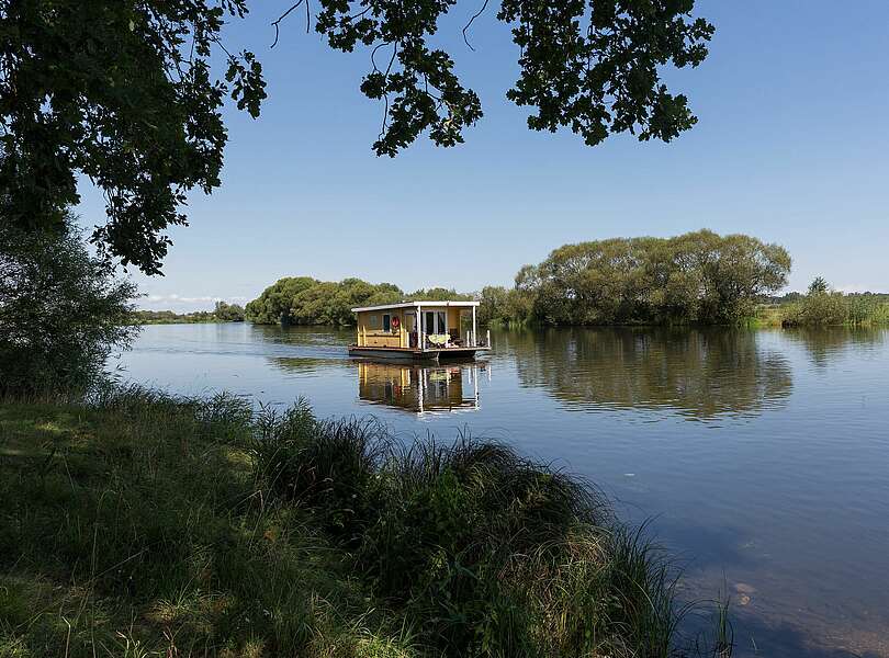 Hausboot auf der Havel bei Milow