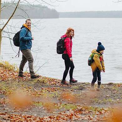 Familienwanderung am Stechlinsee