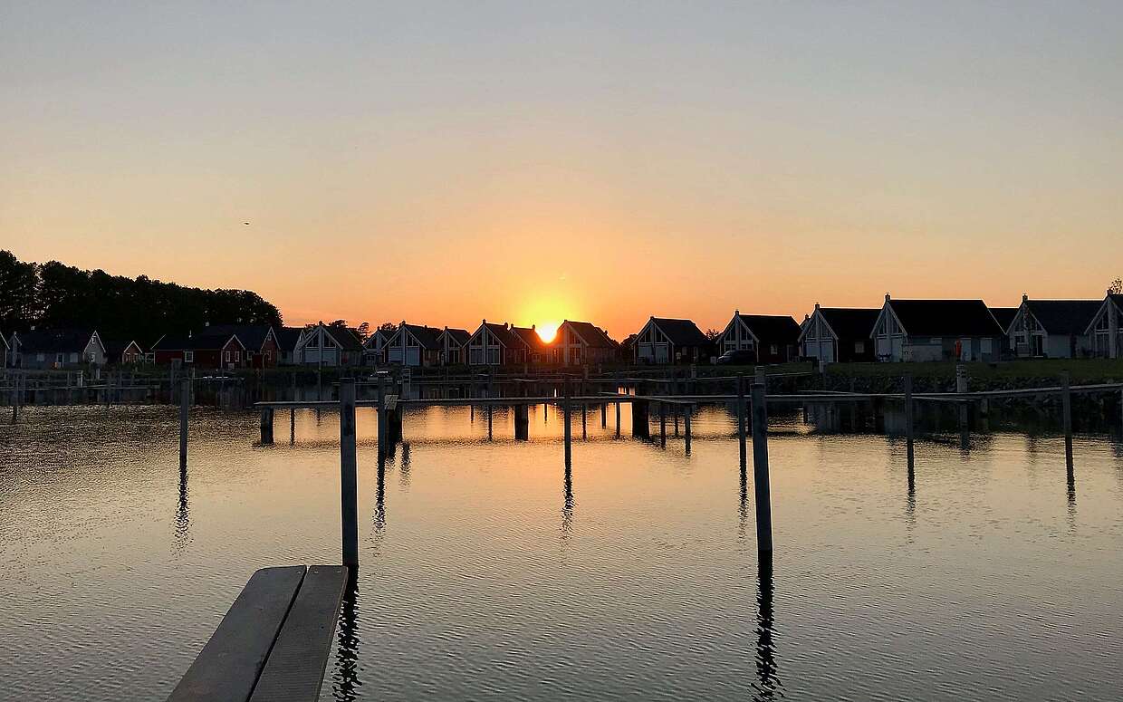 Sonnenuntergang im Ferienhausdorf Zerpenschleuse