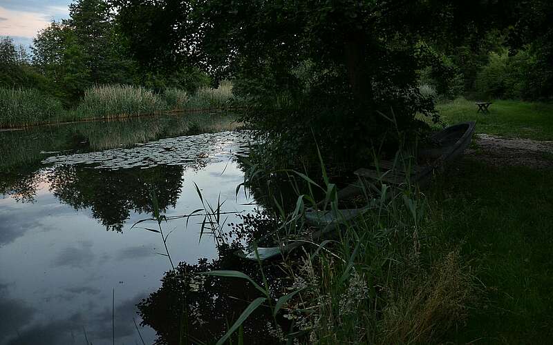 



    
        
                Teich mit Boot,
            
        
                Foto: TMB Tourismus-Marketing Brandenburg GmbH/Maria Falkenberg
            
    
