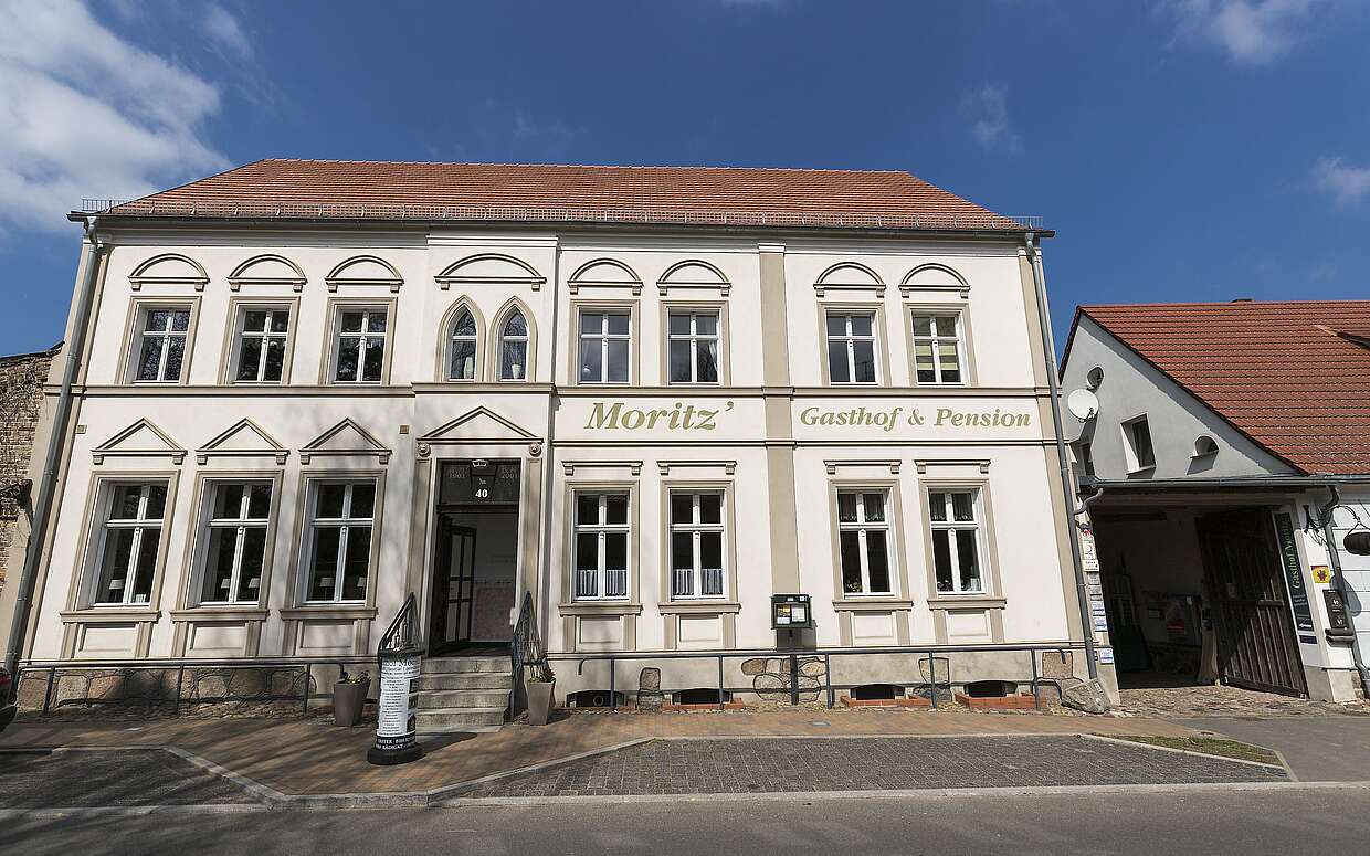 Der Gasthof Moritz mit der einzigen Gasthaus-Bibliothek im Land.