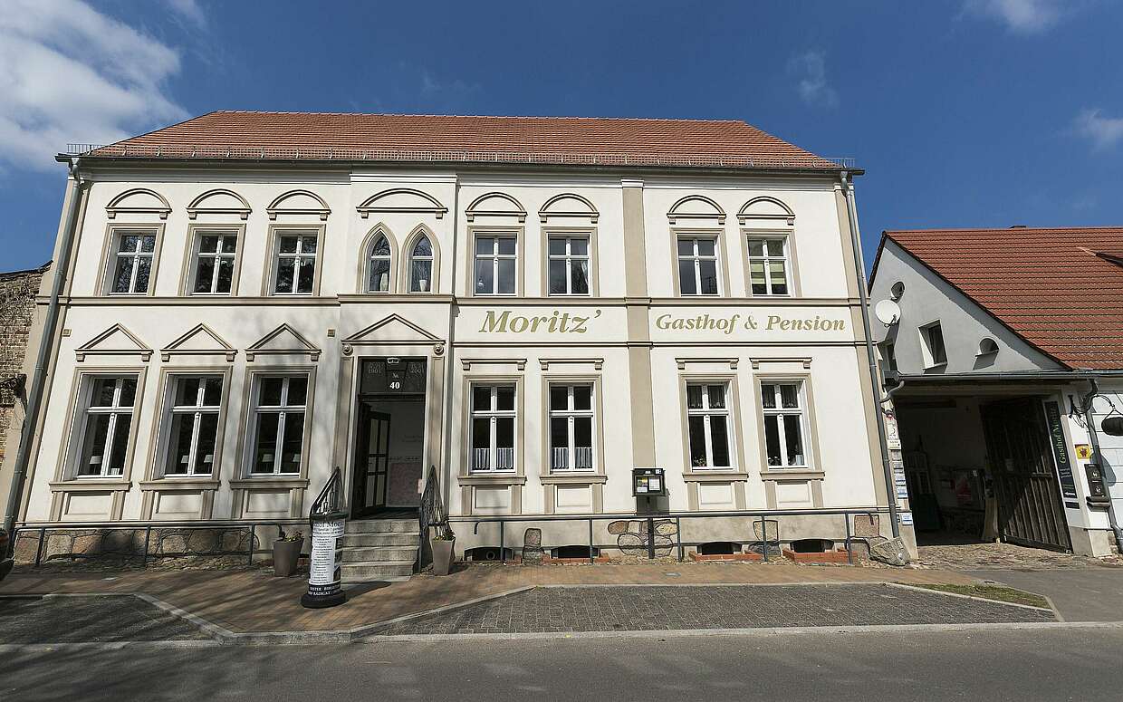 Der Gasthof Moritz mit der einzigen Gasthaus-Bibliothek im Land.