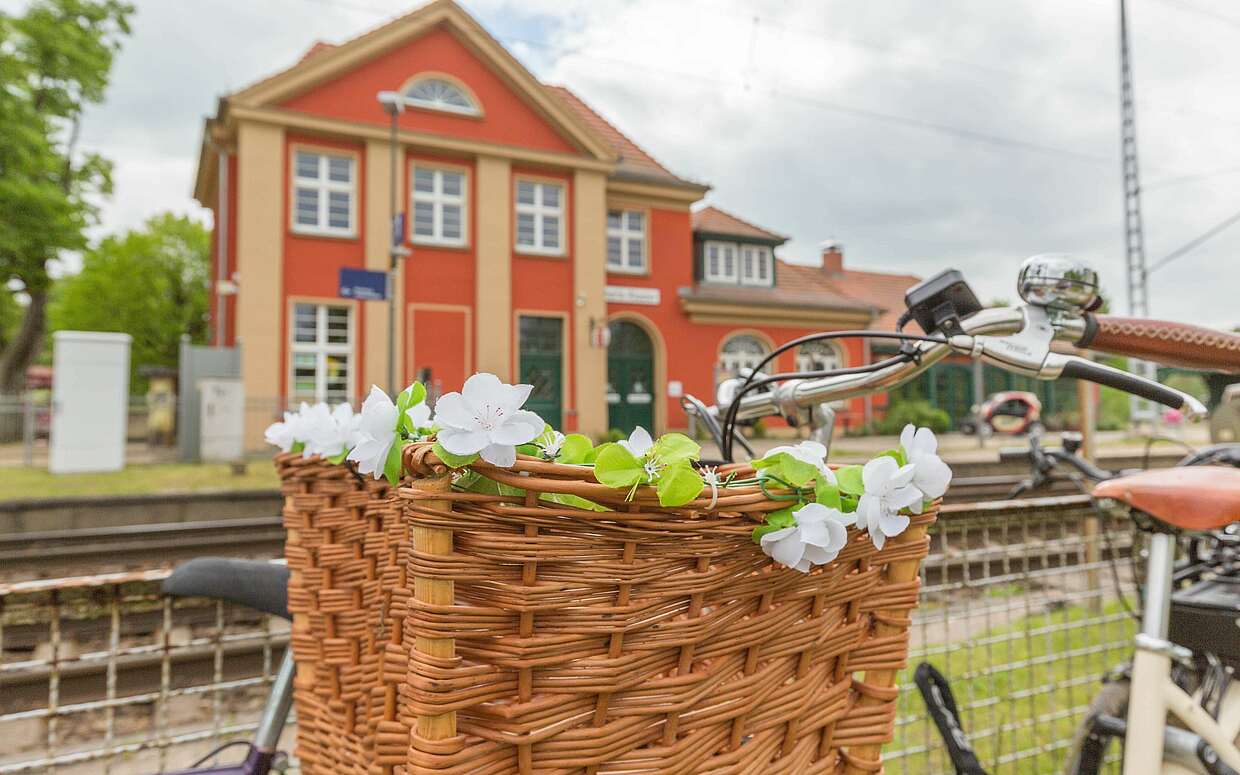 Am Bahnhof in Chorin gibt es die Pedelecs
