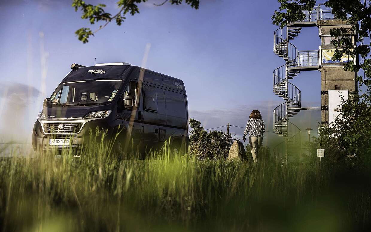 Mit dem Camper am Elbdeich